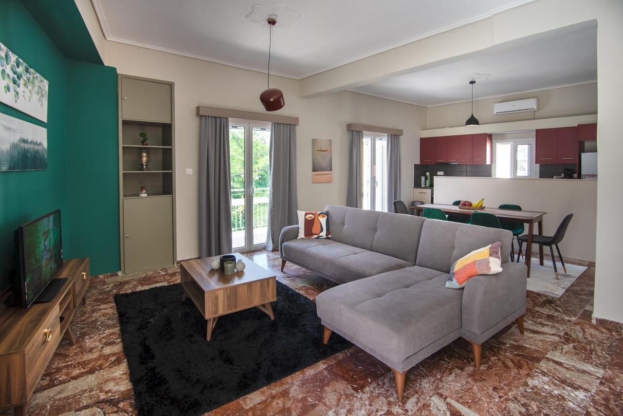Emerald 110M2 Entire Floor Apt Steps To City'S Heart Kalamata Exterior photo